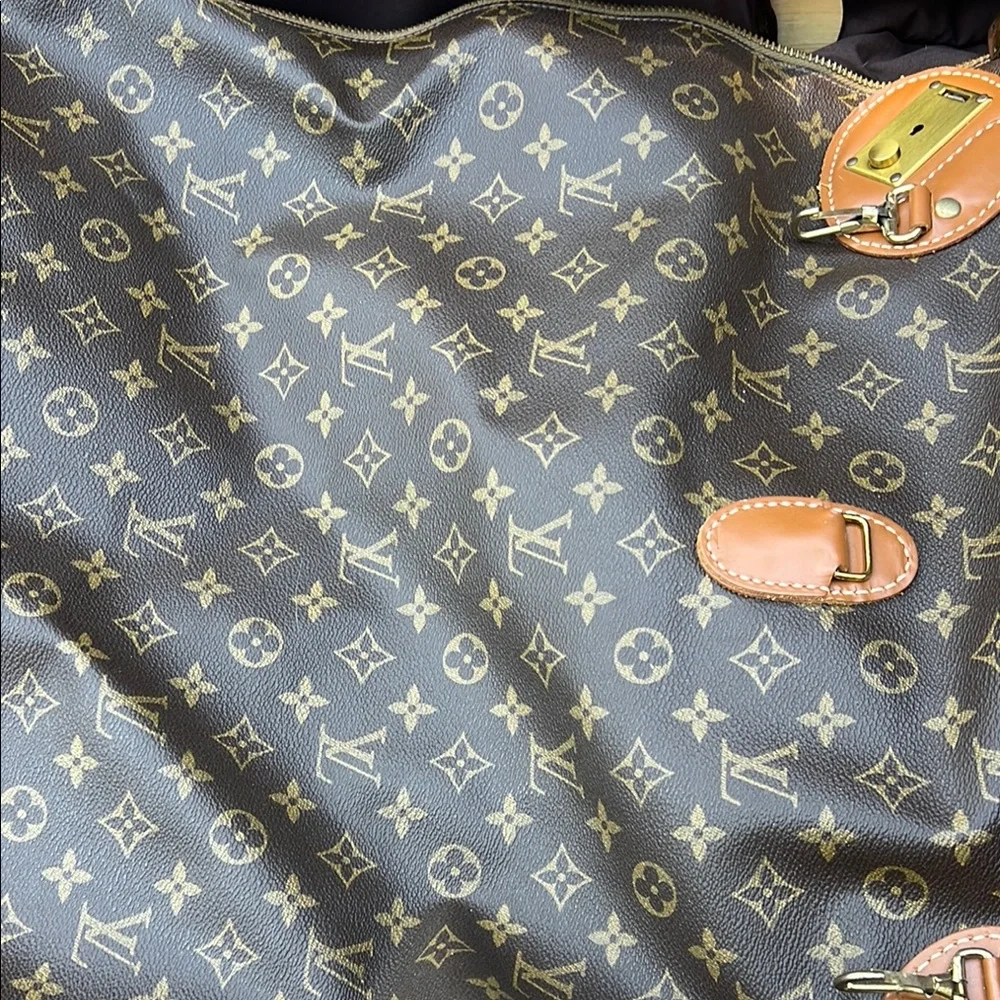 Louis Vuitton Brown Duffel Bag with Classic Design - Picture 7 of 12